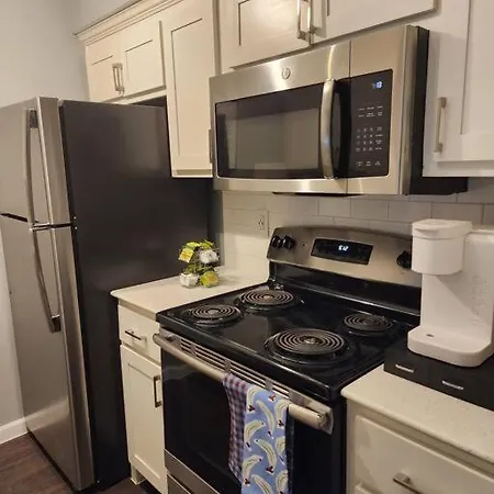 Blue Shark *B542* @ Medical Center Modern 1Br King Apartment